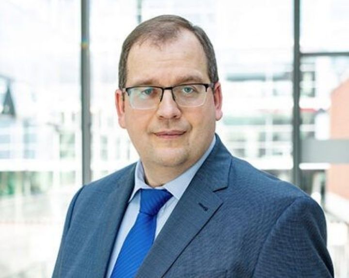 Nuo vaistų išdavimo iki pacientų konsultavimo: vaistininko profesijos pokyčiai 