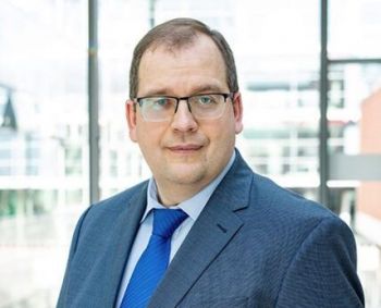 Nuo vaistų išdavimo iki pacientų konsultavimo: vaistininko profesijos pokyčiai 