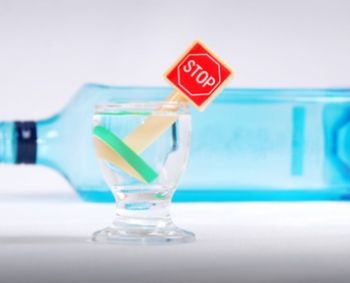 „Kodas“ nuo alkoholio nulaužtas: kuo alkoholikus gydys dabar? 