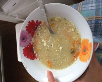 Ligoninėje atsidūrusi nėštukė: „Patiektas maistas – ėdalas kiaulėms su nelauktu ingredientu“ 