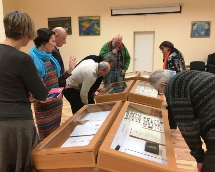 Lietuvos medicinos bibliotekoje - paroda „Lietuvos medicina ženkleliuose“ 