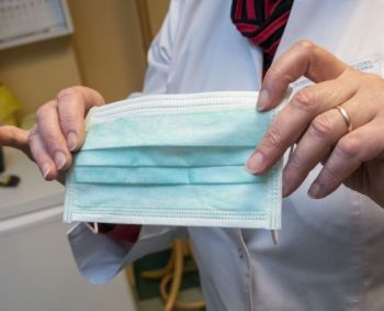 Aknė – ne vien paauglių problema, kenčia vis daugiau vyresnių moterų ir vyrų