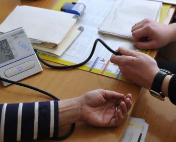 Ilgametė gydytojų patirtis ir emocinė parama skatina sveikti greičiau