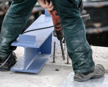 Darbe pažeidžiamesni jauni darbuotojai, bet profesinės ligos nustatomos vyresniems