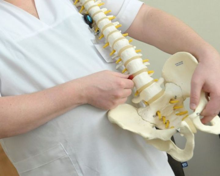 Osteochondrozė, skausmas eina į koją. Ką daryti?