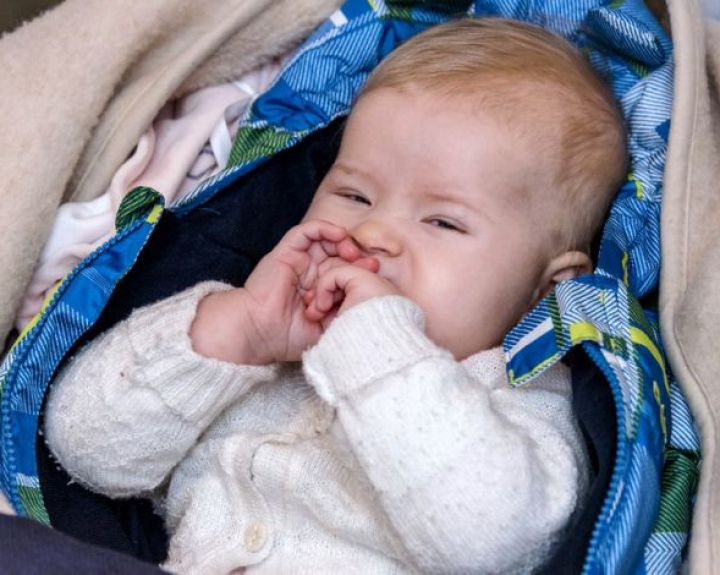 Mama rami, kai vaikas sveikas: kaip kasdien prižiūrėti naujagimio sveikatą